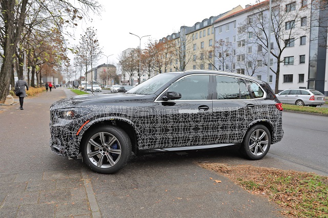 2022 BMW X5 side